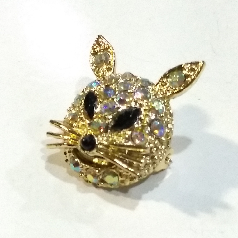 Rhinestone cute button Kitty brooch.